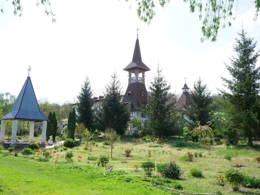 Mănăstirea „Sfânta Treime” din Roșu, Cahul: biserica și viața monahală